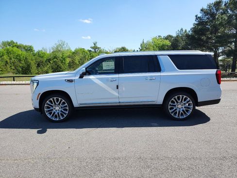 New 2026 GMC Yukon XL Denali w/ Denali Reserve Package AWD/4WD image 2
