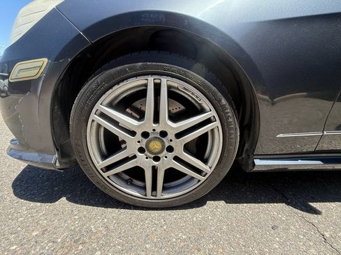 Used 2010 Mercedes-Benz E 550 4MATIC Sedan image 31