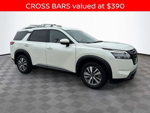 Used 2023 Nissan Pathfinder SL w/ Black Appearance Package FWD image 3
