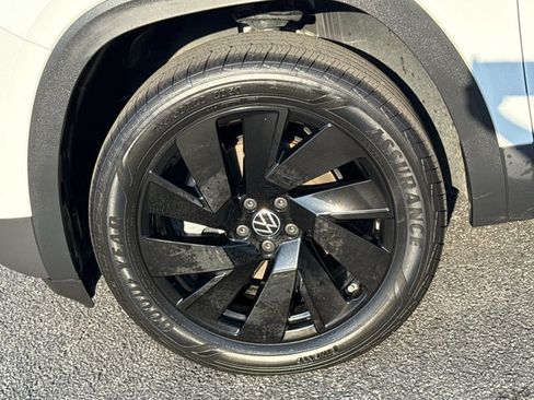 Used 2024 Volkswagen Atlas SE w/ Black Wheel Package AWD/4WD image 18