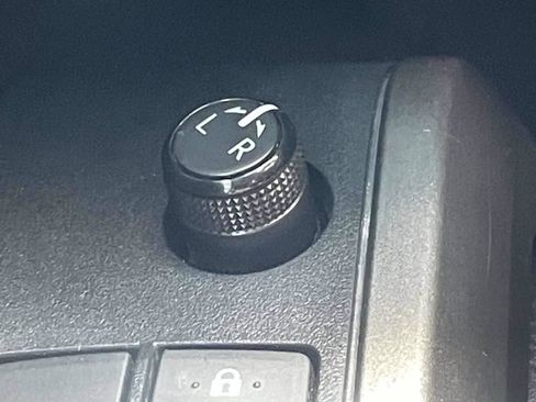 Used 2021 Toyota Tacoma SR5 AWD/4WD image 22