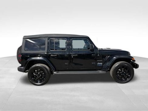 Used 2022 Jeep Wrangler Unlimited Sahara w/ Cold Weather Group AWD/4WD image 9