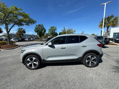 Used 2024 Volvo XC40 B5 Core w/ Climate Package image 13