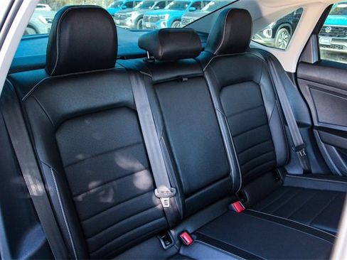 Used 2024 Volkswagen Jetta SE image 36