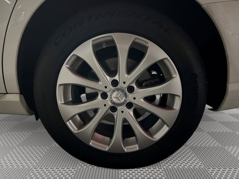 Used 2017 Mercedes-Benz E 300 4MATIC image 29