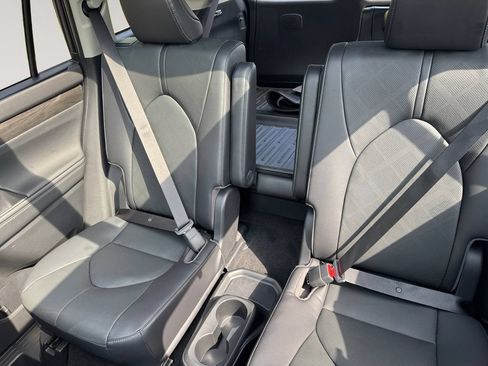 Used 2023 Toyota Highlander Platinum AWD/4WD image 13