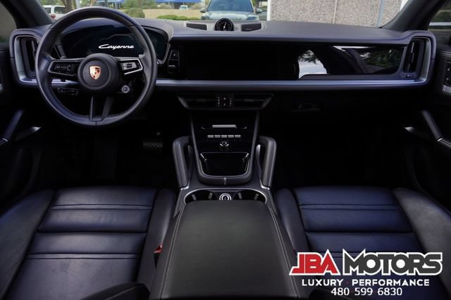 Used 2024 Porsche Cayenne AWD/4WD image 31