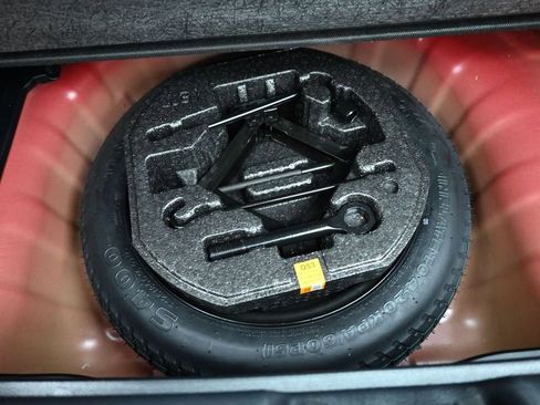 Certified 2023 Hyundai Venue SEL FWD image 23
