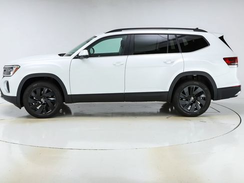 New 2026 Volkswagen Atlas SE image 2