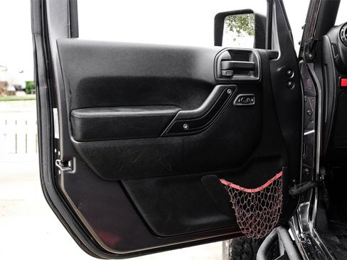 Used 2017 Jeep Wrangler Unlimited Rubicon image 42