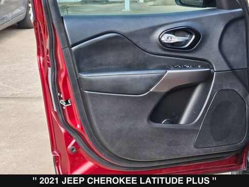 Used 2021 Jeep Cherokee Latitude Plus AWD/4WD image 14