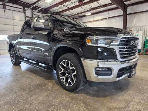 Used 2025 RAM 1500 Laramie AWD/4WD image 7
