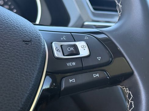Used 2021 Volkswagen Tiguan SE w/ Panoramic Sunroof Package FWD image 15