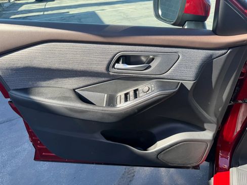 Used 2023 Nissan Rogue SV image 10