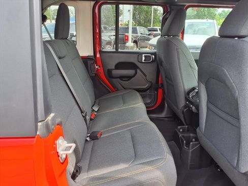 Used 2025 Jeep Wrangler Unlimited Sport AWD/4WD image 18