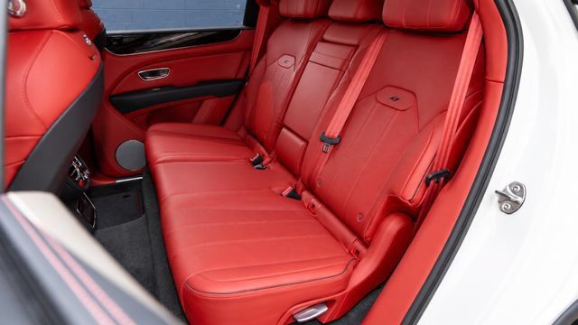 Used 2023 Bentley Bentayga AWD/4WD image 17