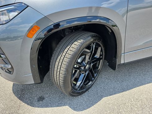 New 2025 Volkswagen Tiguan SE R-Line image 31