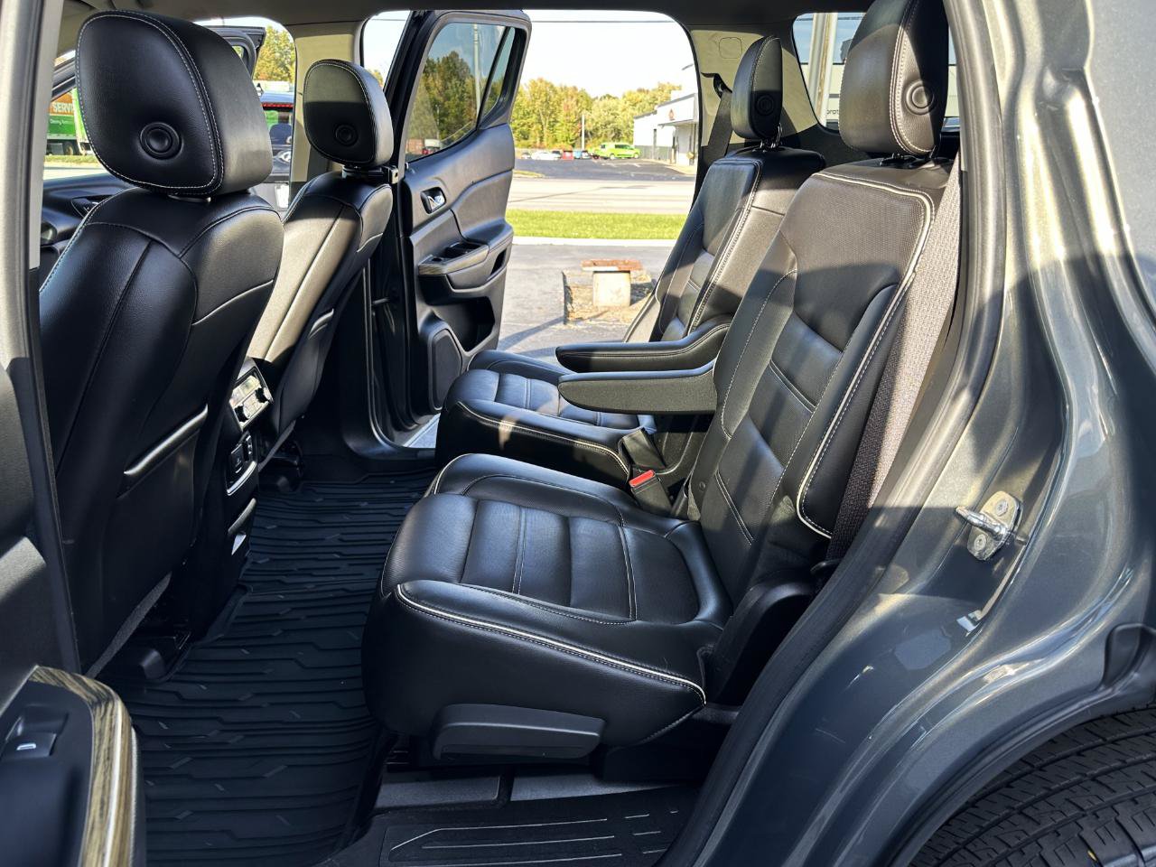 Used 2018 GMC Acadia Denali w/ Technology Package AWD/4WD image 29