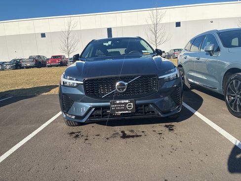 Certified 2025 Volvo XC60 B5 Plus image 3