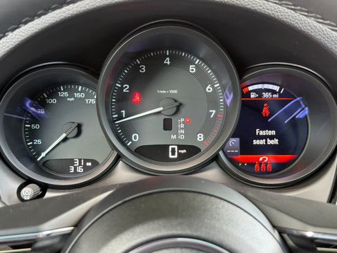 Certified 2025 Porsche Macan AWD/4WD image 28
