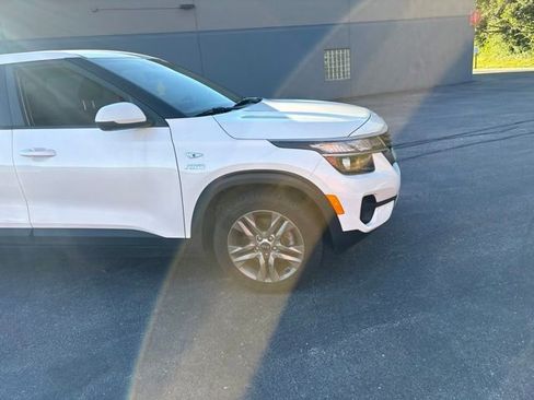 Used 2021 Kia Seltos LX AWD/4WD image 4
