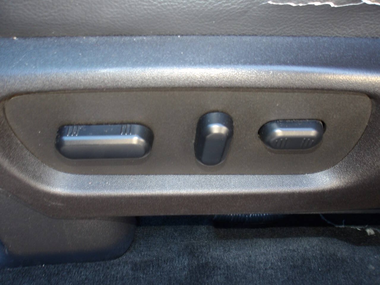 Used 2014 Ford Explorer XLT w/ Equipment Group 202A FWD image 21