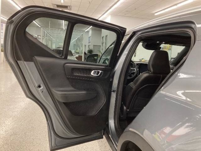 Used 2019 Volvo XC40 T5 Momentum AWD/4WD image 37