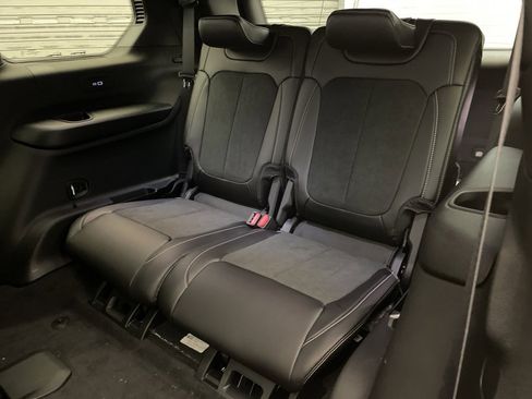 New 2025 Jeep Grand Cherokee L Altitude image 17