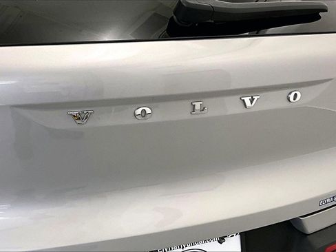 Used 2023 Volvo XC40 B5 Ultimate w/ Climate Package image 32