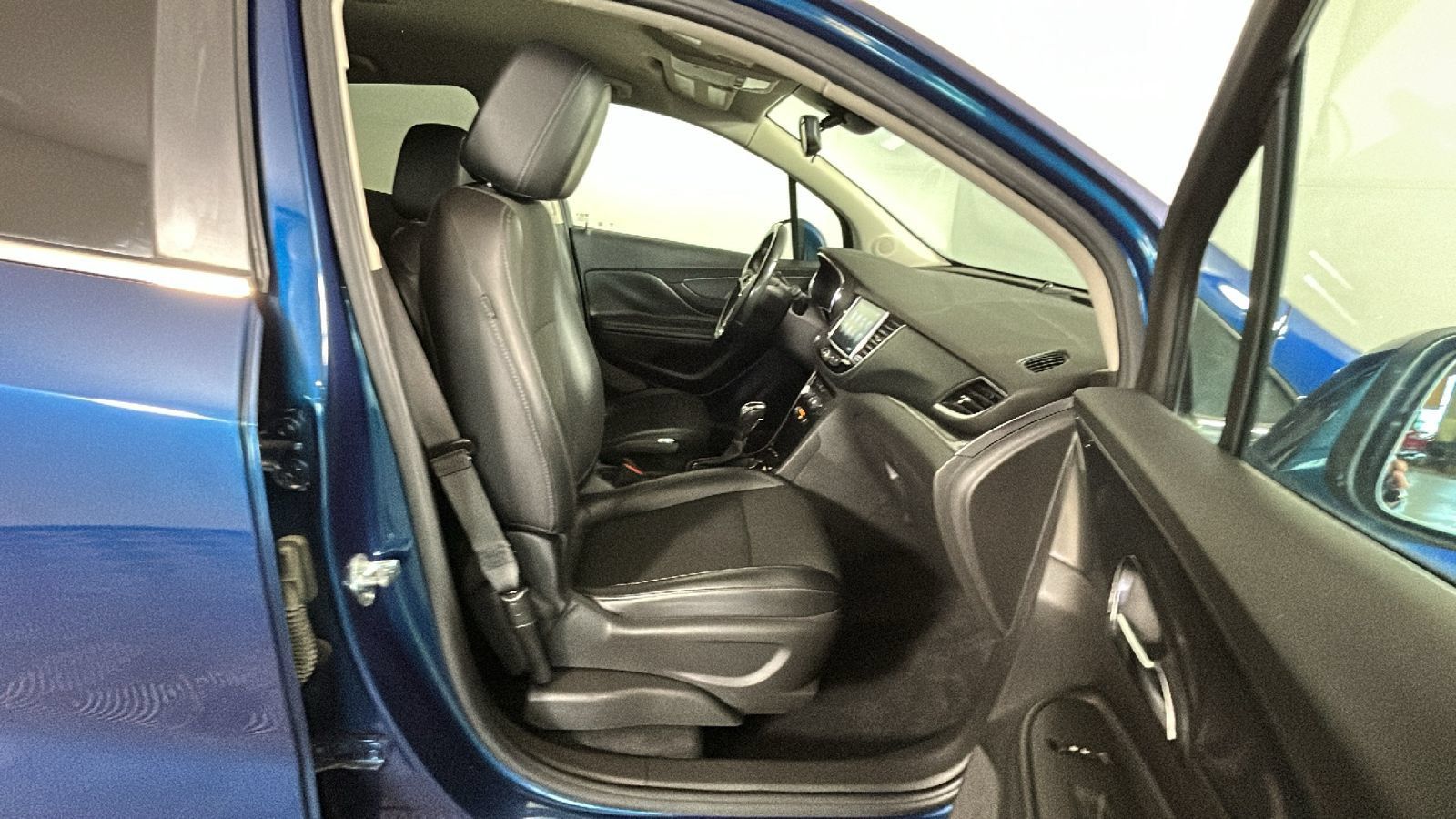 Used 2019 Buick Encore Preferred AWD/4WD image 36