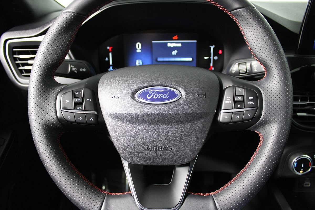 Used 2025 Ford Escape ST-Line FWD image 14