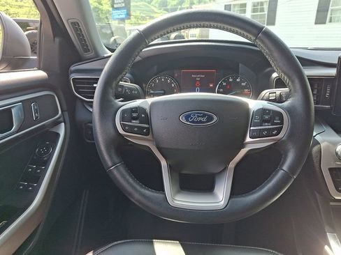 Used 2021 Ford Explorer XLT w/ Equipment Group 202A AWD/4WD image 19
