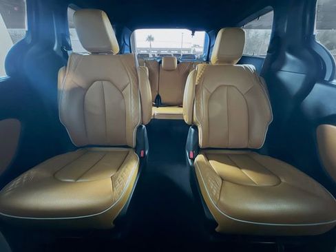 Used 2022 Chrysler Pacifica Pinnacle image 25