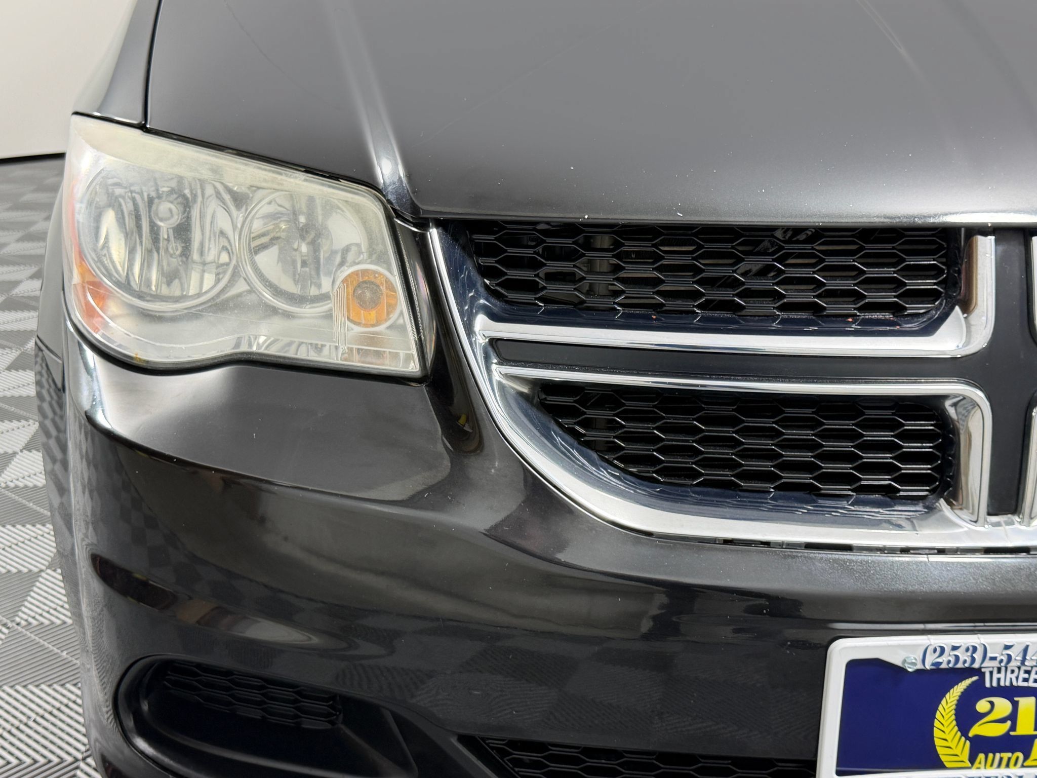 Used 2011 Dodge Grand Caravan SE w/ UConnect Hands-Free Group FWD image 4
