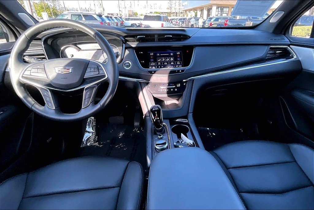 Used 2025 Cadillac XT5 Premium Luxury FWD image 12