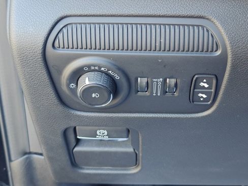 Used 2024 Jeep Wagoneer L Series III w/ Flexible Seating Group image 17