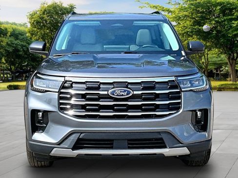 Used 2025 Ford Explorer Active w/ Active Comfort Package AWD/4WD image 3