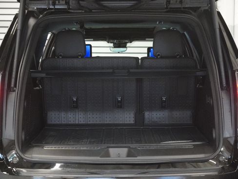Used 2025 Chevrolet Suburban Premier AWD/4WD image 35