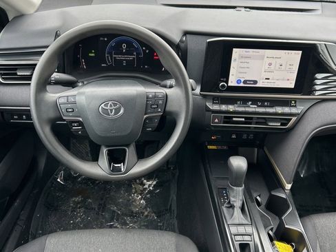 Used 2025 Toyota Camry LE image 4