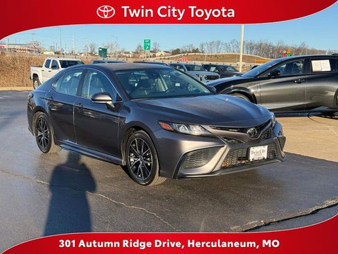 Certified 2024 Toyota Camry SE image 1