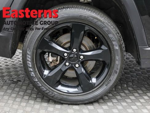 Used 2023 Jeep Grand Cherokee L Laredo image 33