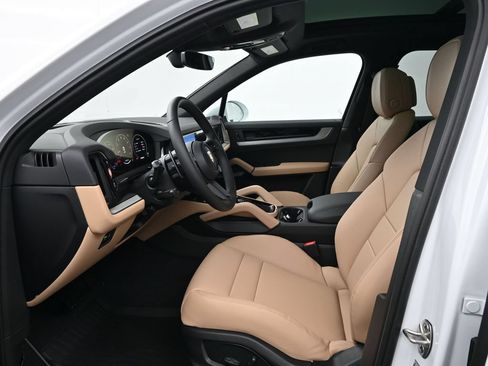 Certified 2026 Porsche Cayenne AWD/4WD image 4