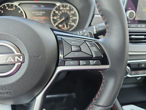 Used 2024 Nissan Altima 2.5 SR AWD/4WD image 16