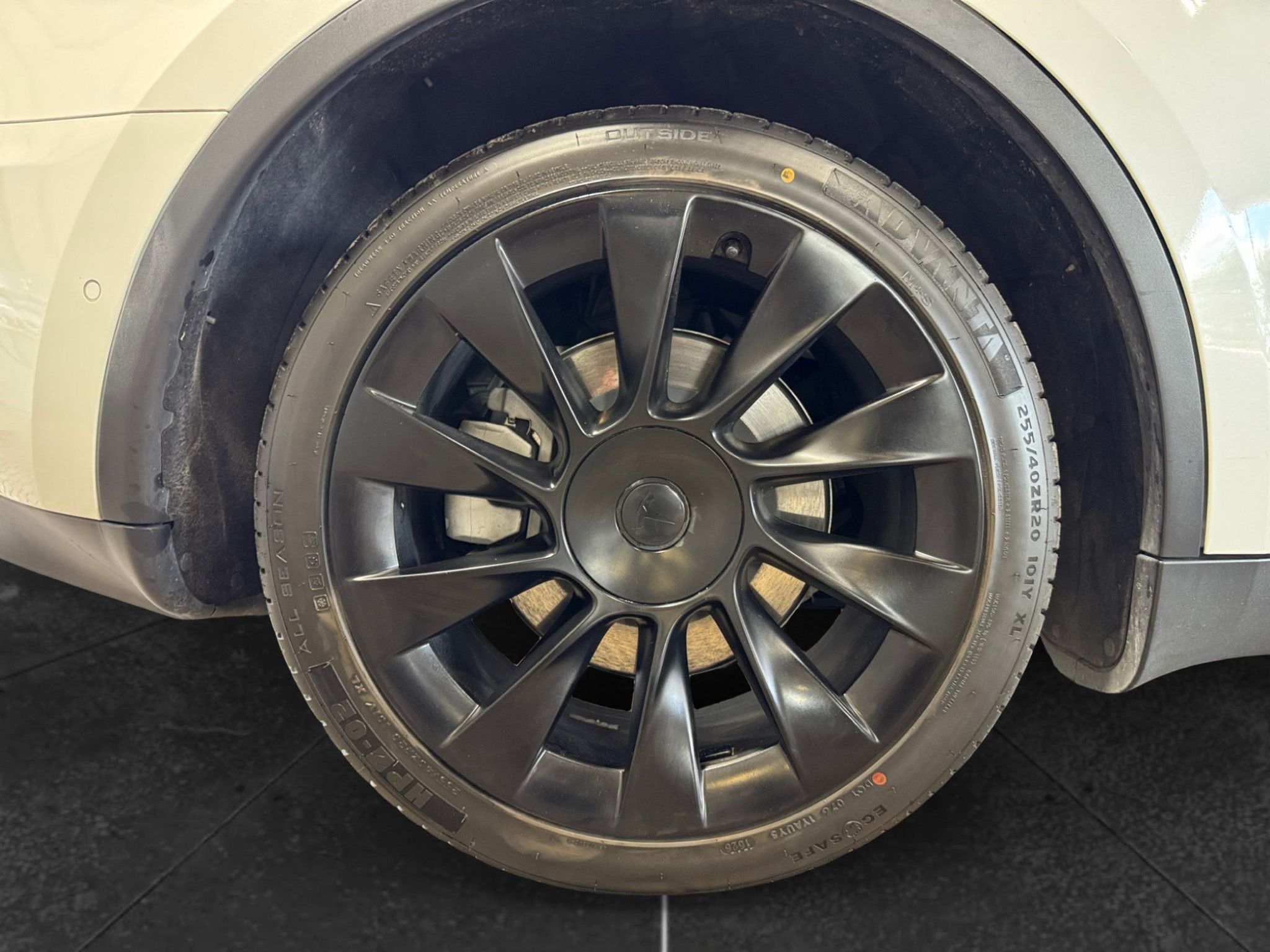 Used 2022 Tesla Model Y Long Range AWD/4WD image 37