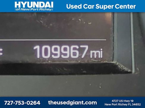 Used 2017 Hyundai Santa Fe SE FWD image 29