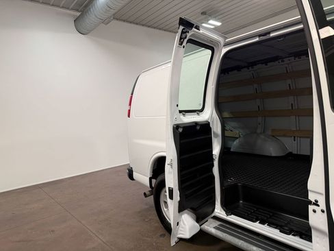 Used 2024 GMC Savana 2500 w/ Driver Convenience Package image 65