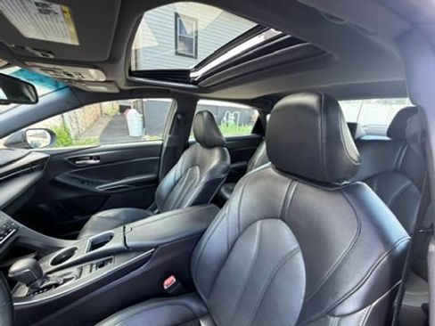 Used 2019 Toyota Avalon XLE w/ Moonroof Package FWD image 19