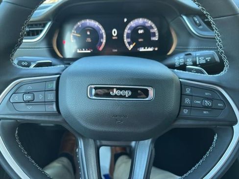 New 2025 Jeep Grand Cherokee Laredo X w/ Luxury Tech Group I image 34
