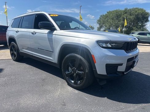 Used 2023 Jeep Grand Cherokee L Altitude image 2