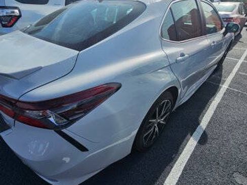 Used 2023 Toyota Camry SE FWD image 5